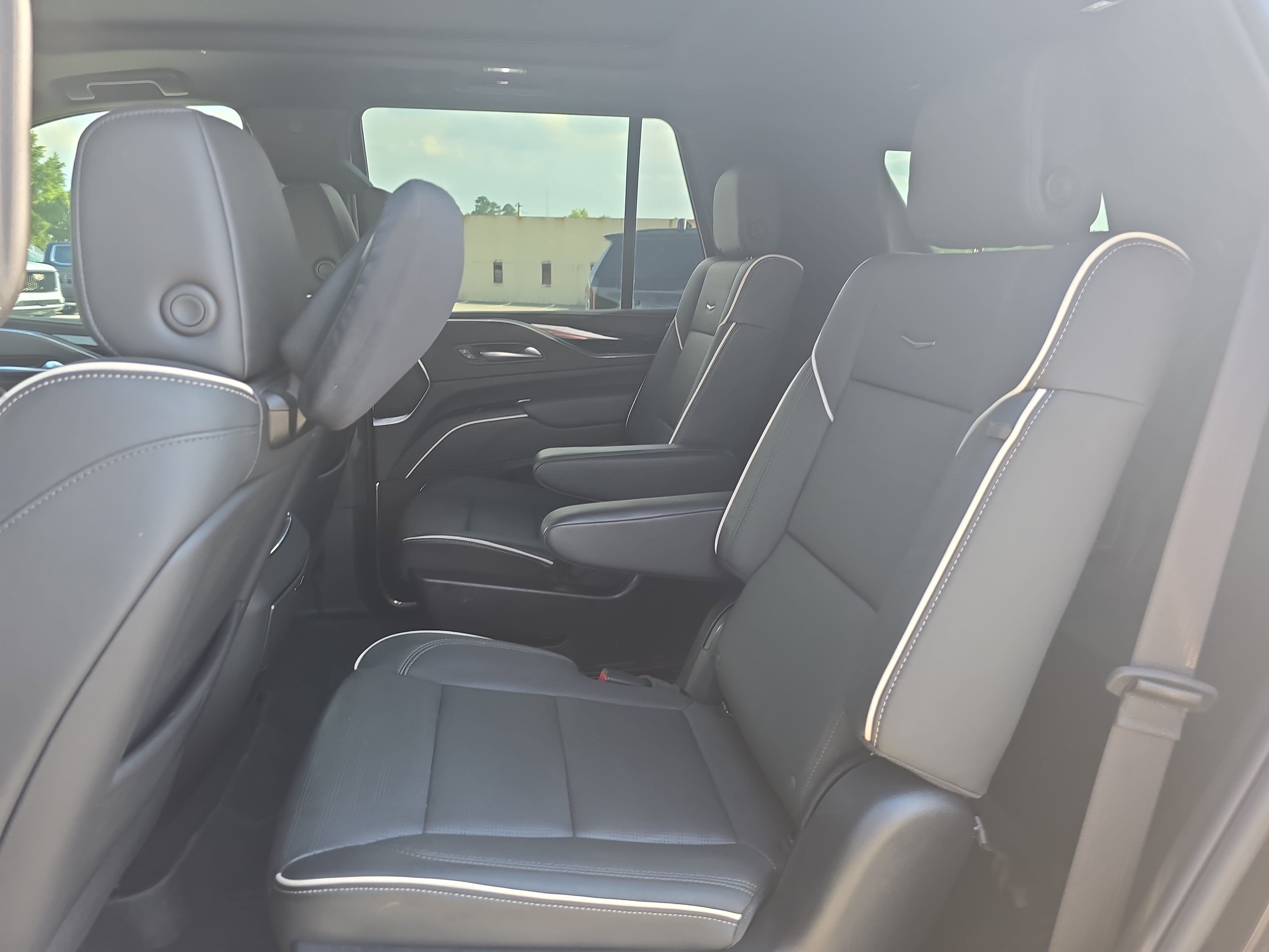 Used 2024 Cadillac Escalade Sport w/ LPO, ONYX Package AWD/4WD image 15
