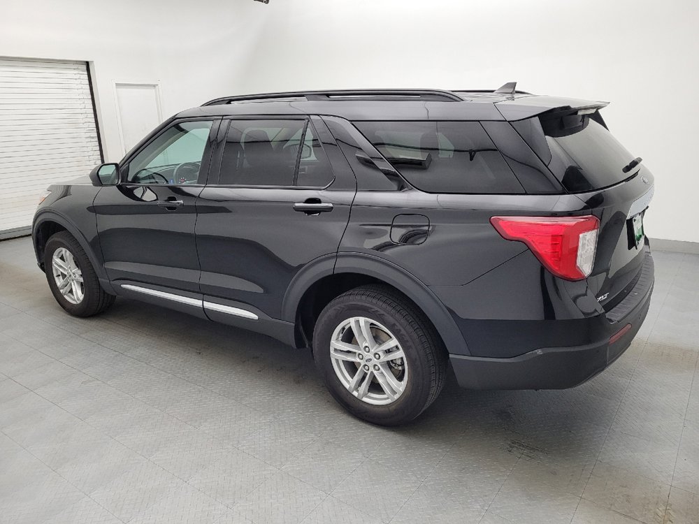 Used 2023 Ford Explorer XLT image 3