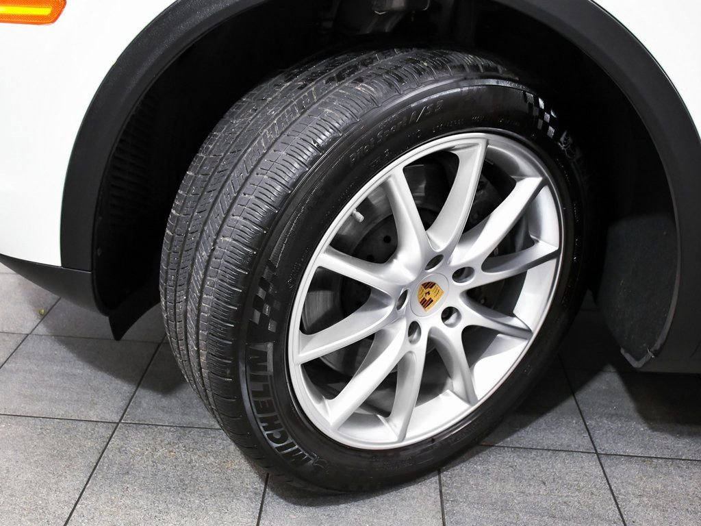 Used 2022 Porsche Cayenne Coupe image 7