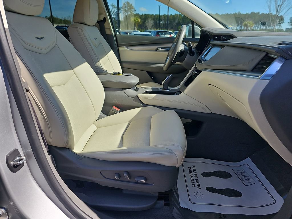 Used 2017 Cadillac XT5 Luxury w/ Driver Awareness Package image 13