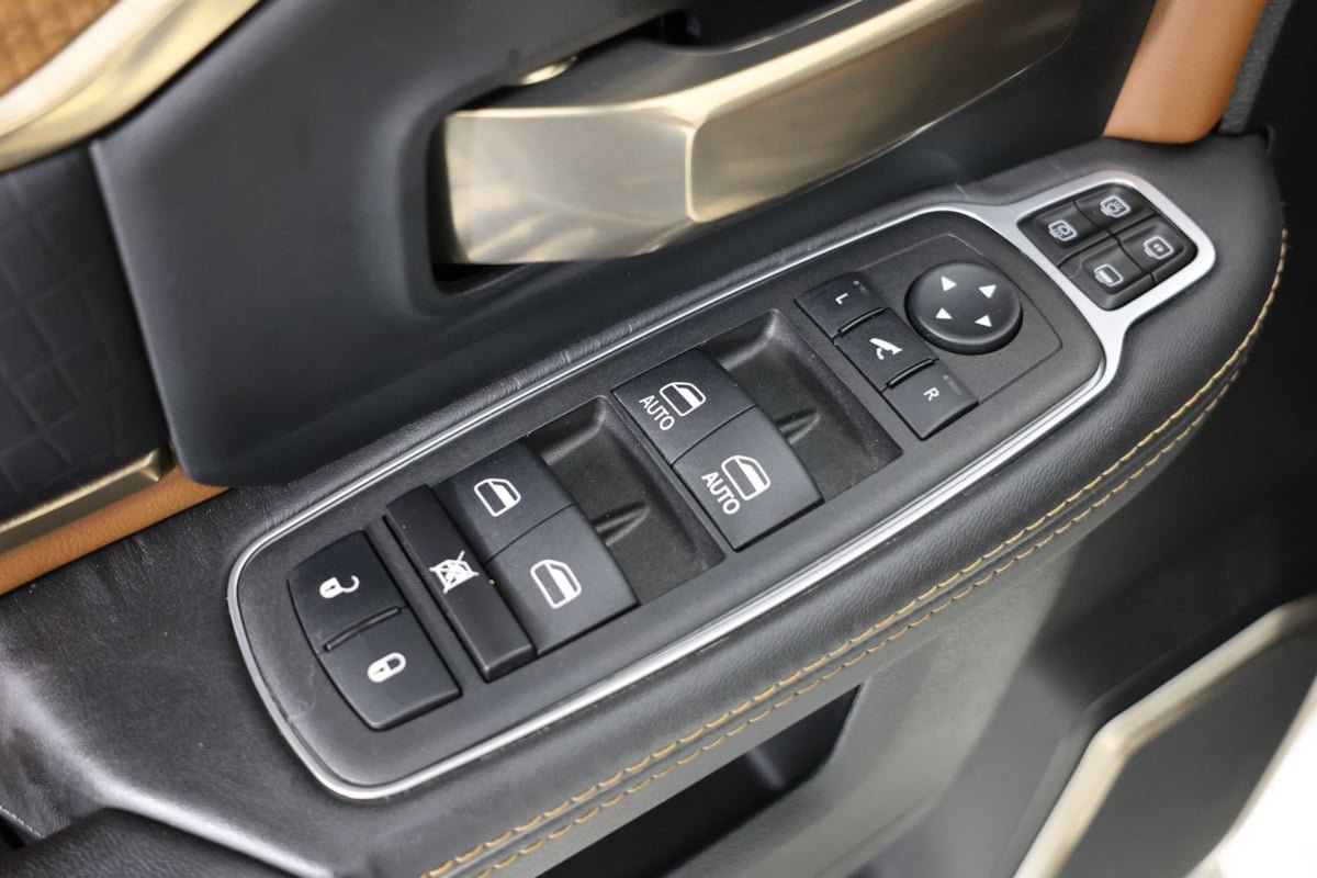 Used 2024 RAM 3500 Limited w/ Towing Technology Group AWD/4WD image 25