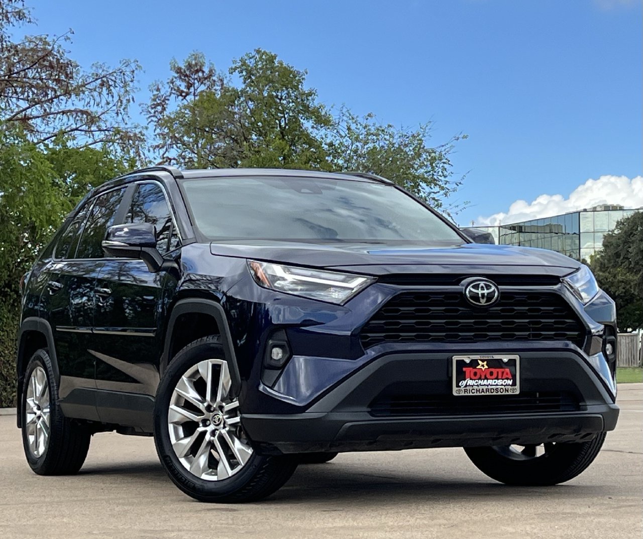 Used 2025 Toyota RAV4 XLE Premium FWD image 2