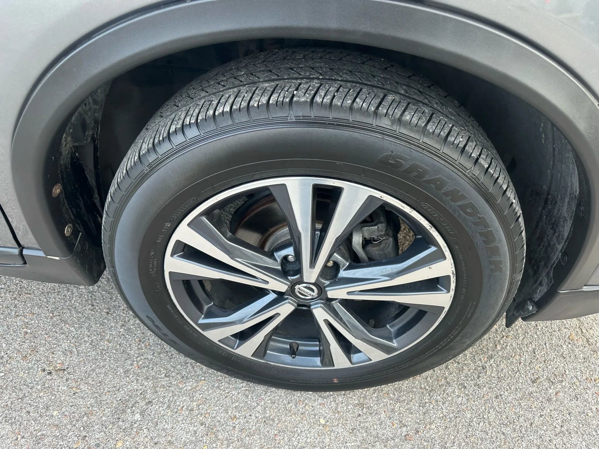 Used 2018 Nissan Rogue SL w/ Premium Package image 32