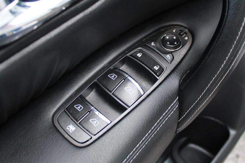 Used 2018 Nissan Armada Platinum w/ Interior Lighting Package image 14