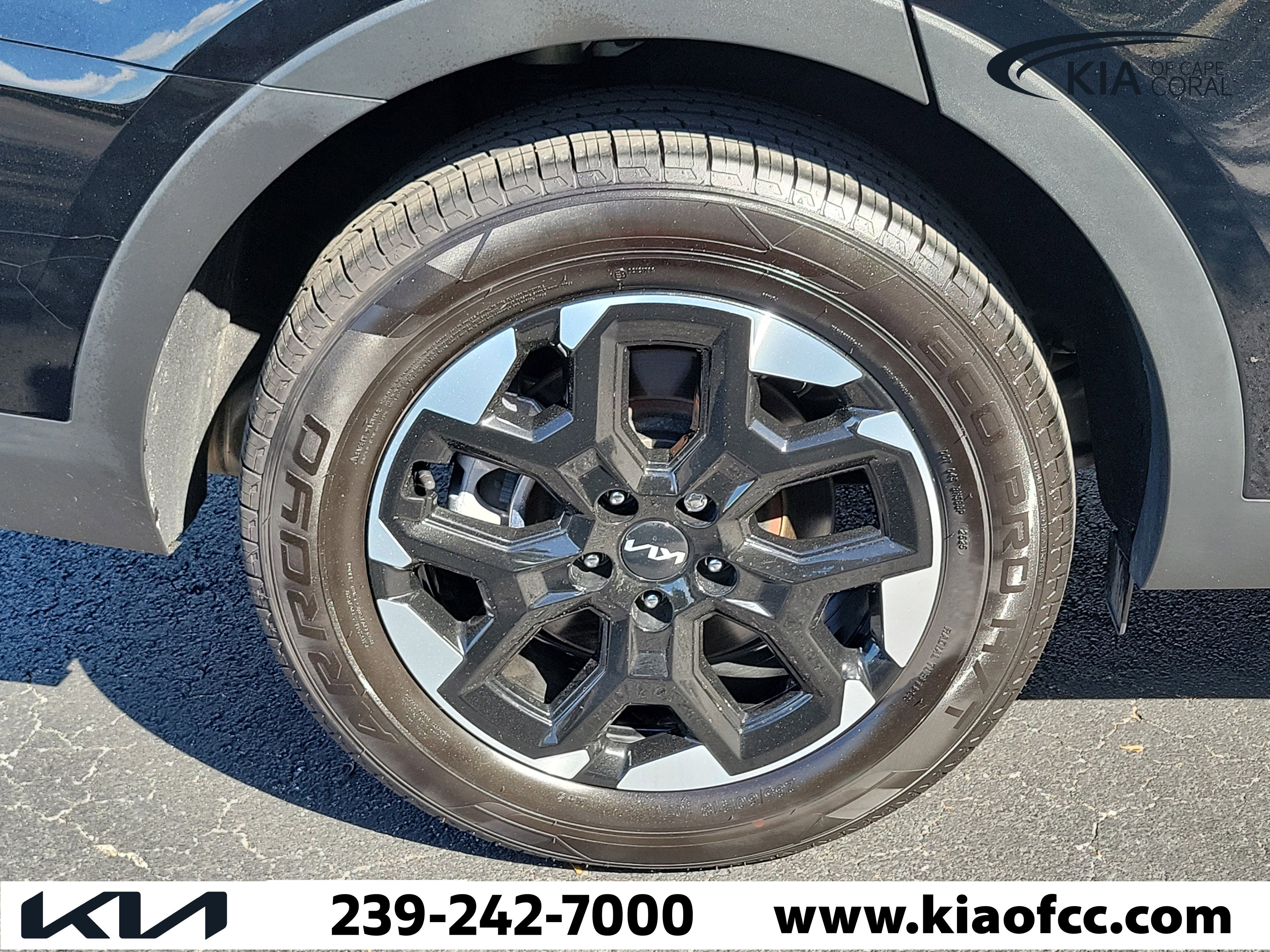 Certified 2024 Kia Sorento S FWD image 9