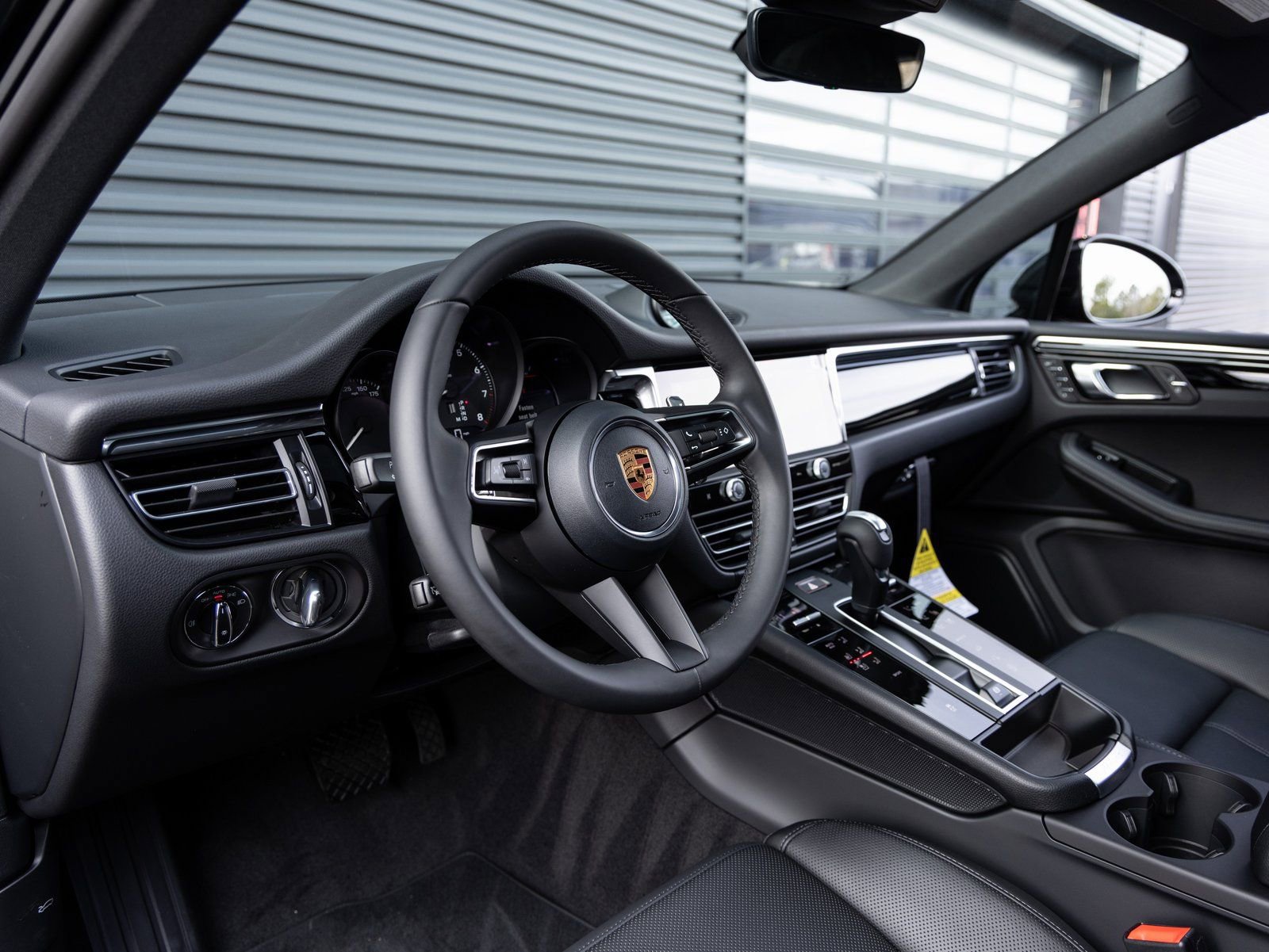 Certified 2026 Porsche Macan image 4