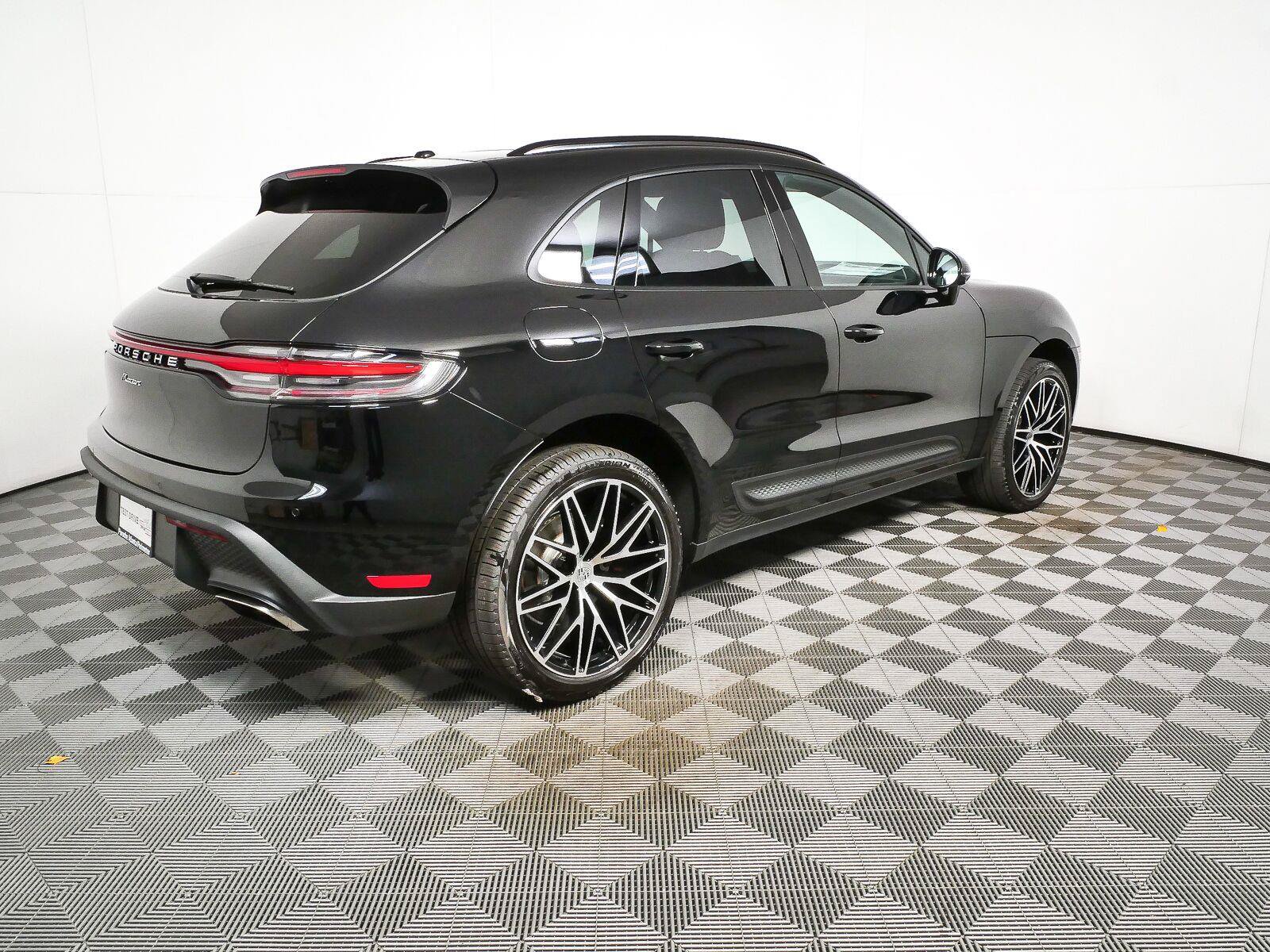 New 2026 Porsche Macan Turbo AWD/4WD image 31