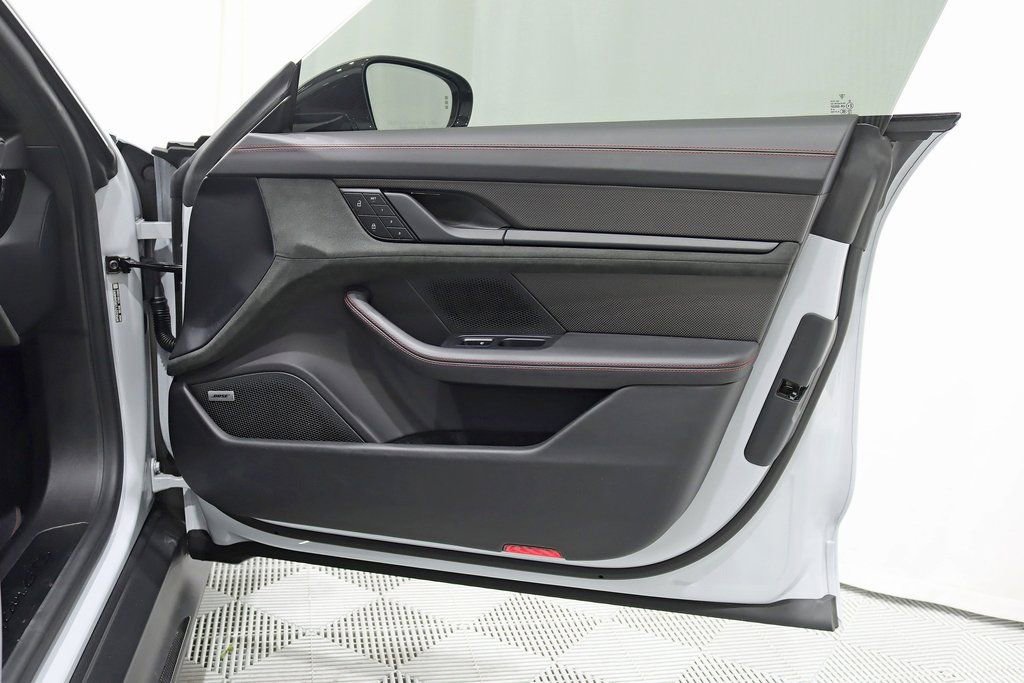 Used 2024 Porsche Taycan GTS image 39