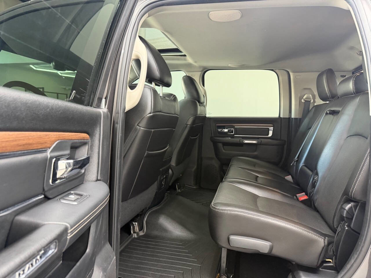 Used 2017 RAM 3500 Laramie w/ Sport Appearance Group AWD/4WD image 18