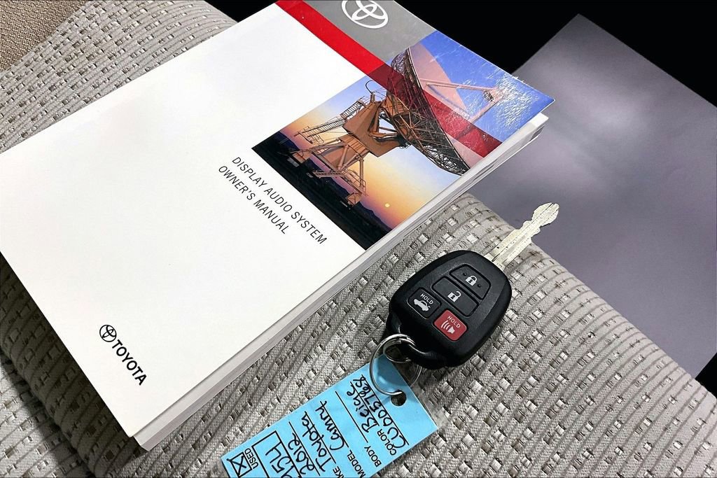 Used 2012 Toyota Camry LE image 31