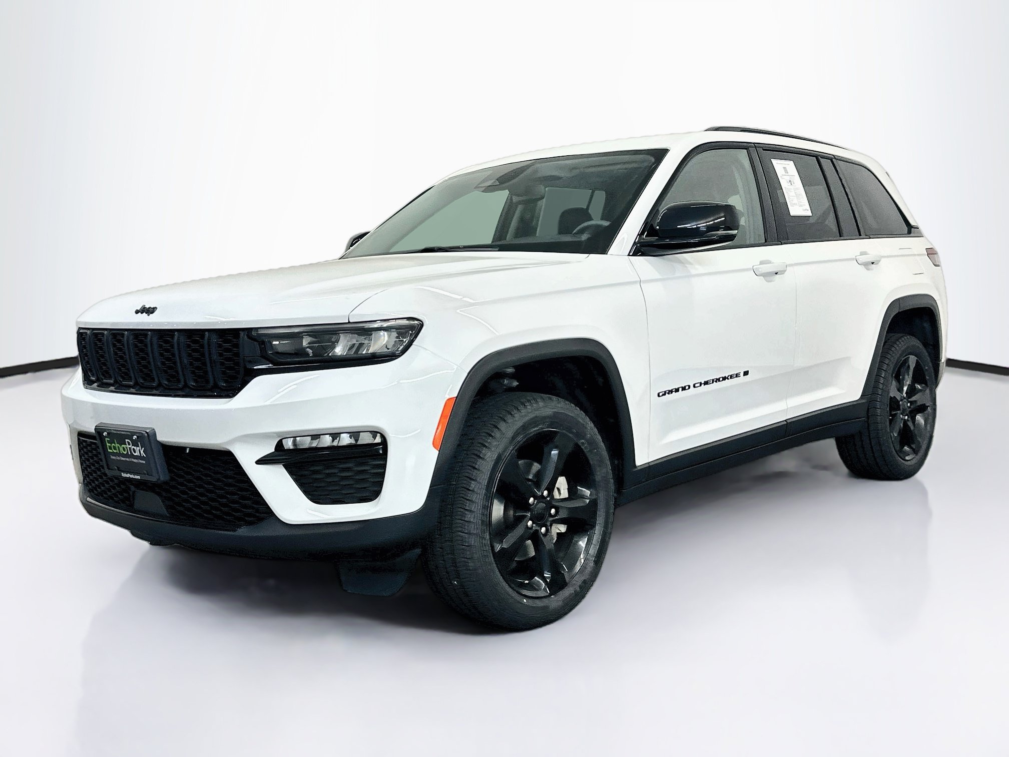 Used 2023 Jeep Grand Cherokee Limited w/ Black Appearance Package AWD/4WD image 3