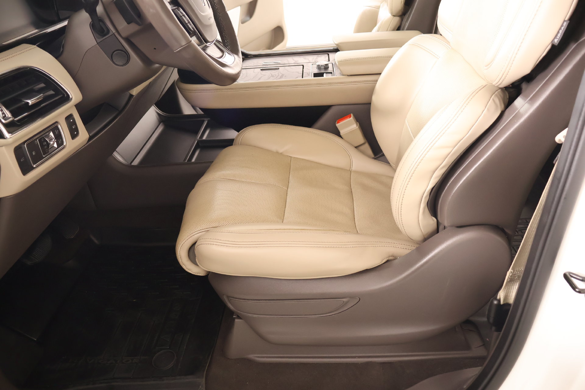 Used 2023 Lincoln Navigator Reserve AWD/4WD image 11