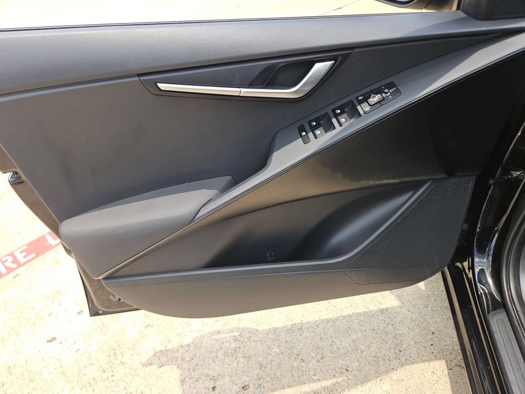 Used 2025 Kia Niro LX FWD image 14