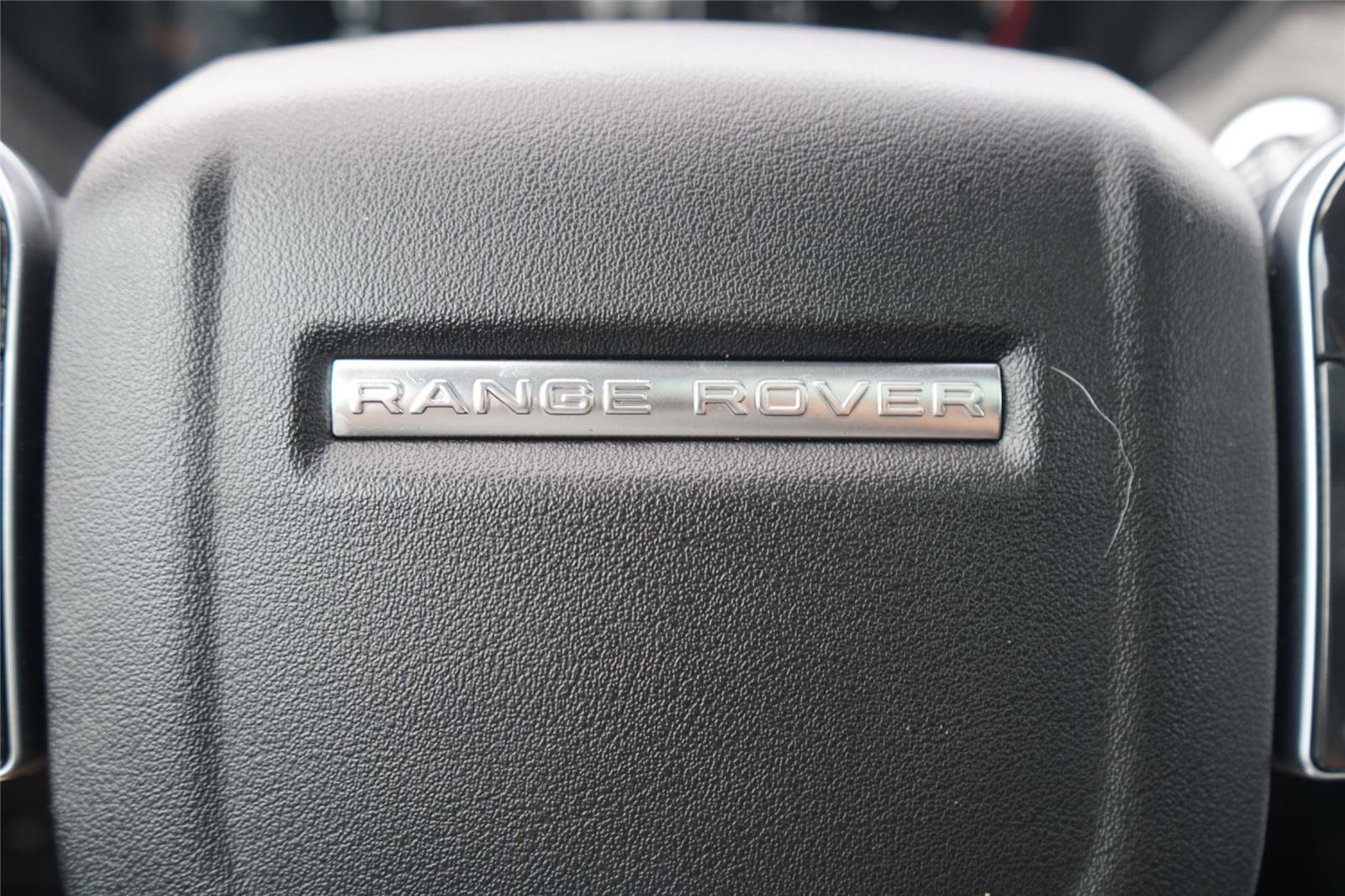 Used 2018 Land Rover Range Rover Velar S AWD/4WD image 15