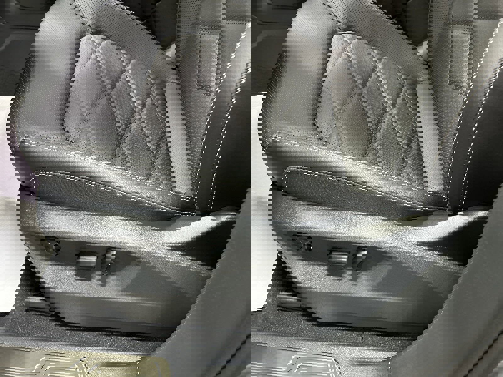 New 2025 Volkswagen Atlas SE image 11