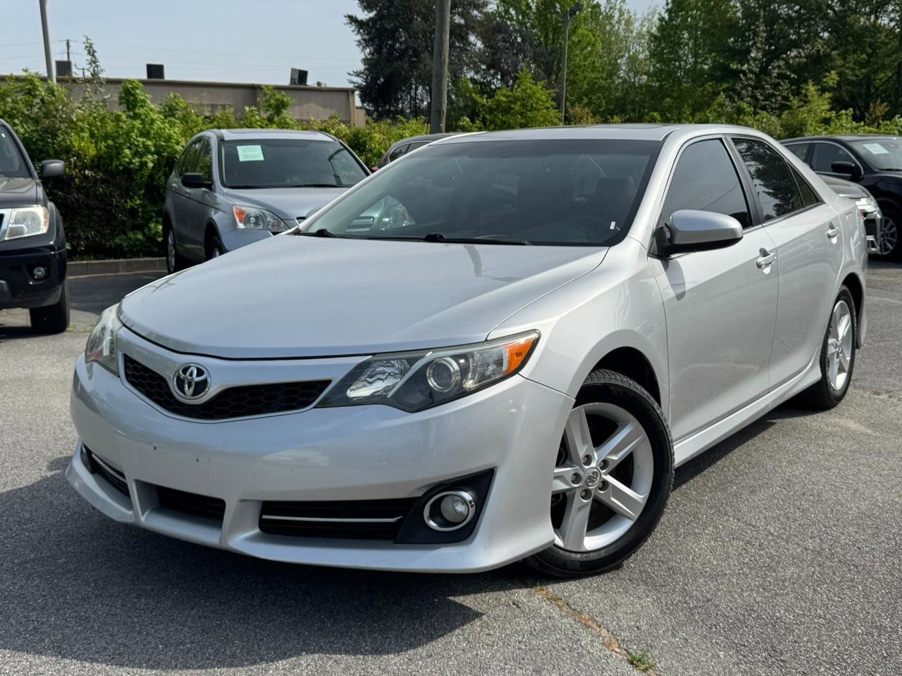 Used 2012 Toyota Camry SE w/ Convenience Pkg FWD image 3