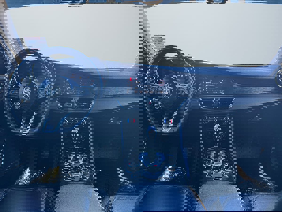 Used 2020 Alfa Romeo Giulia image 10