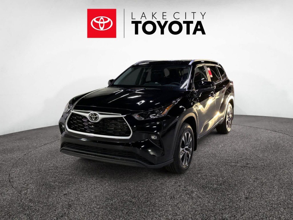 New 2026 Toyota Highlander XLE image 1