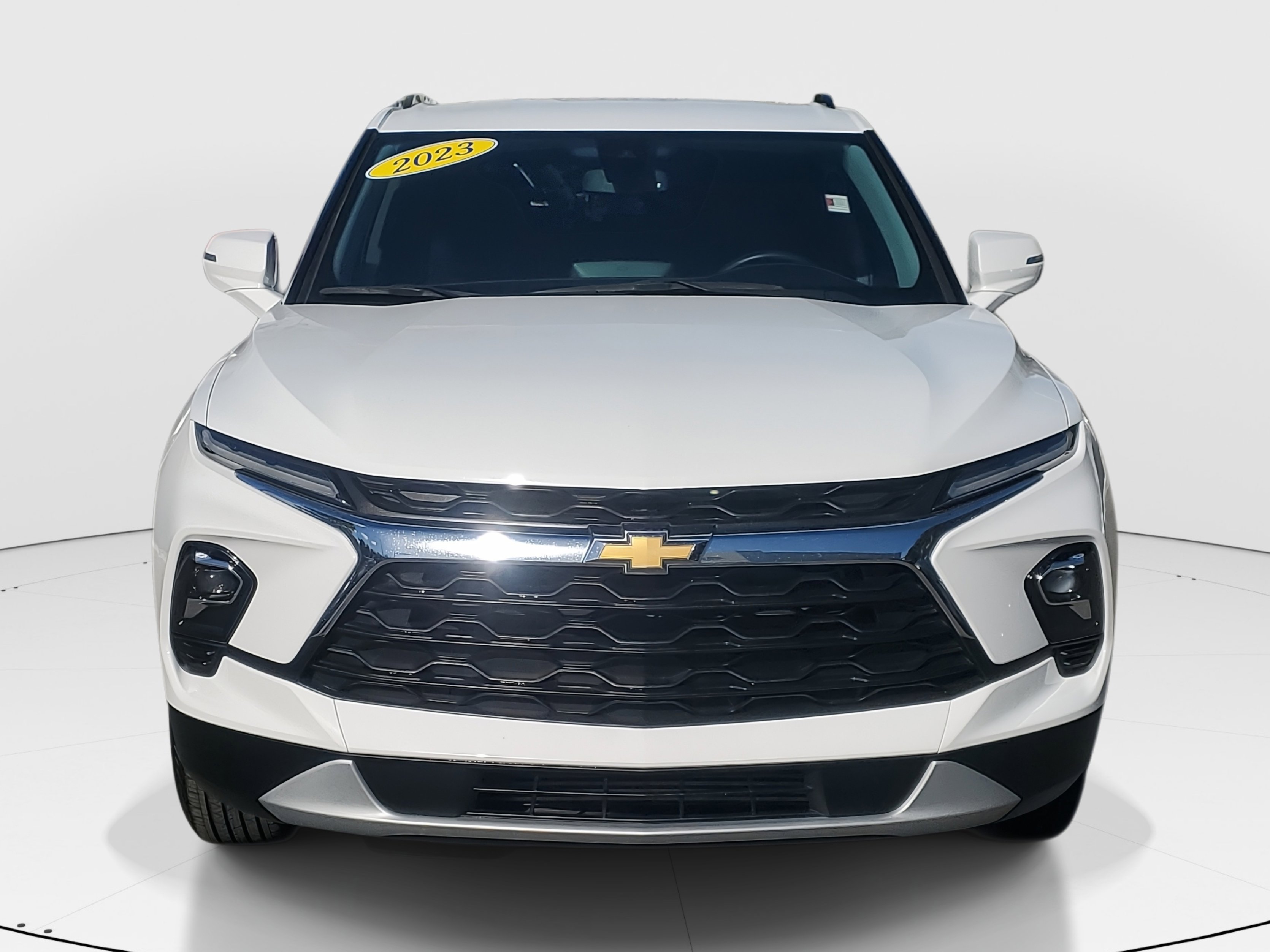 Used 2023 Chevrolet Blazer LT image 2