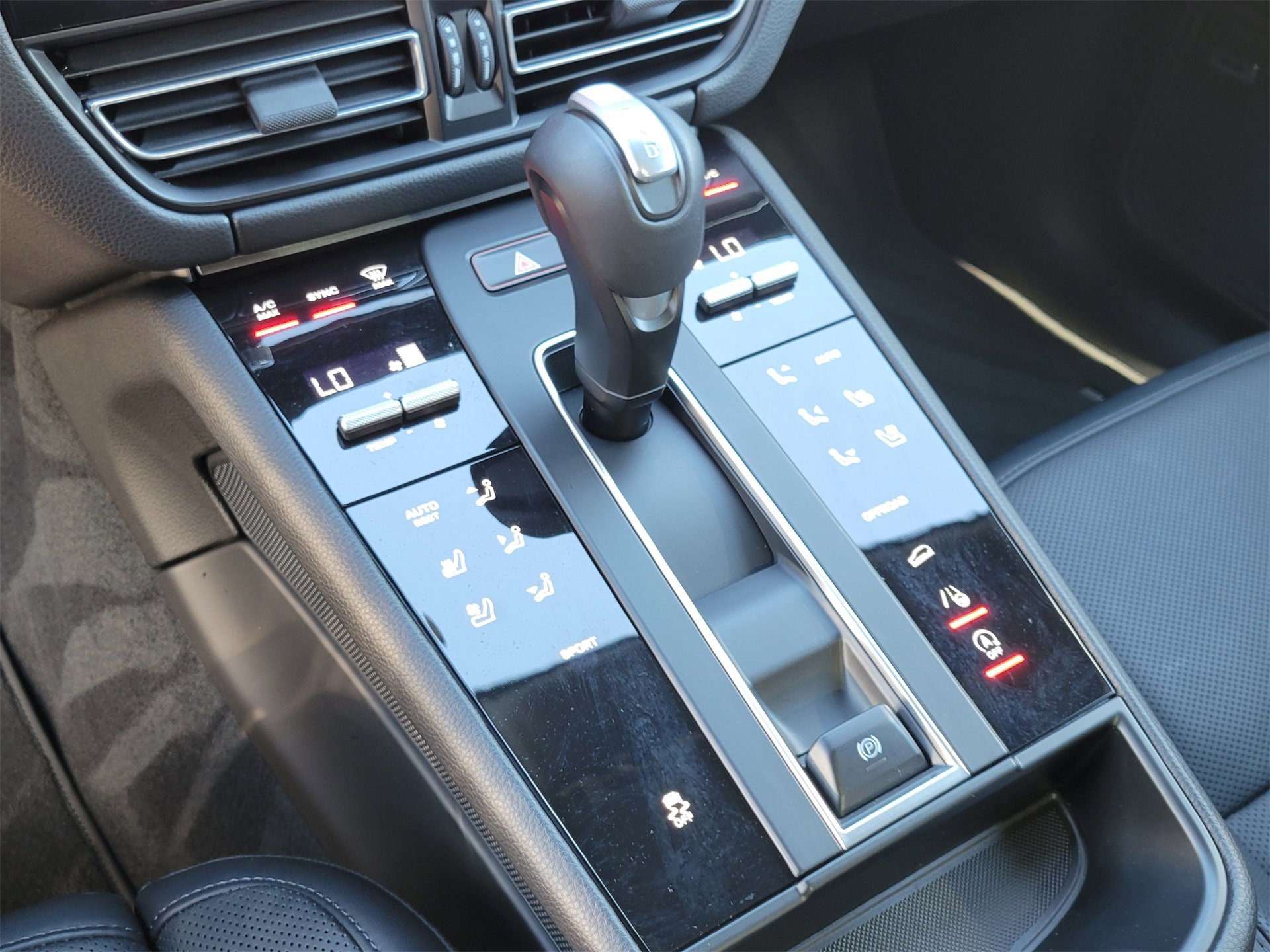 Used 2025 Porsche Macan image 22