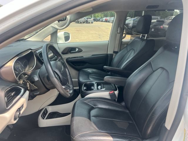 Used 2018 Chrysler Pacifica Touring-L FWD image 15