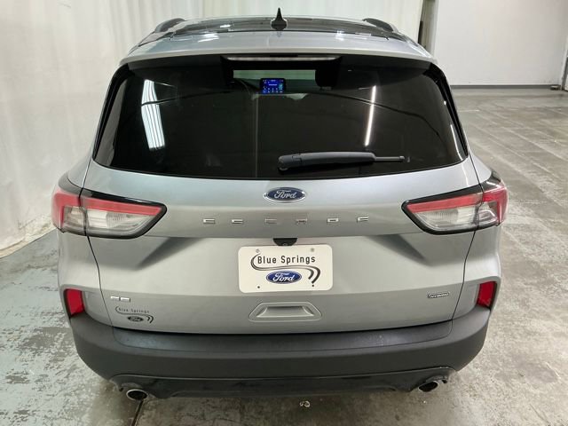 Used 2022 Ford Escape SE FWD image 4