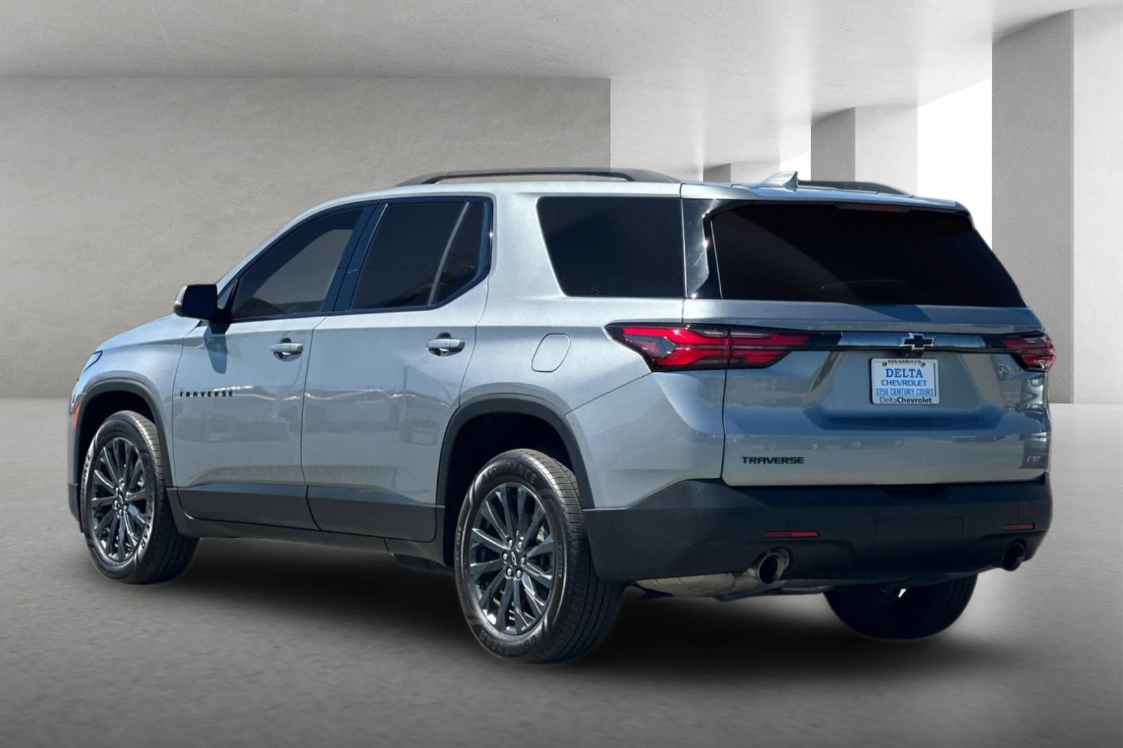 Used 2023 Chevrolet Traverse RS FWD image 6