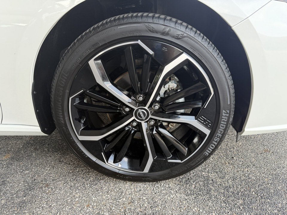 Used 2025 Nissan Altima 2.5 SR w/ SR Premium Package FWD image 25