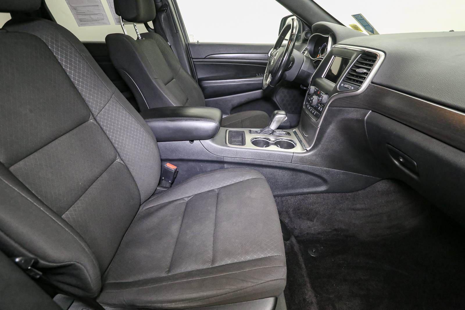 Used 2018 Jeep Grand Cherokee Laredo image 17