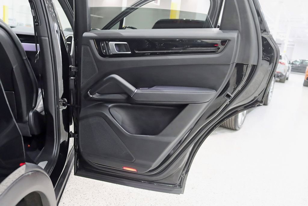 Used 2023 Porsche Cayenne image 35