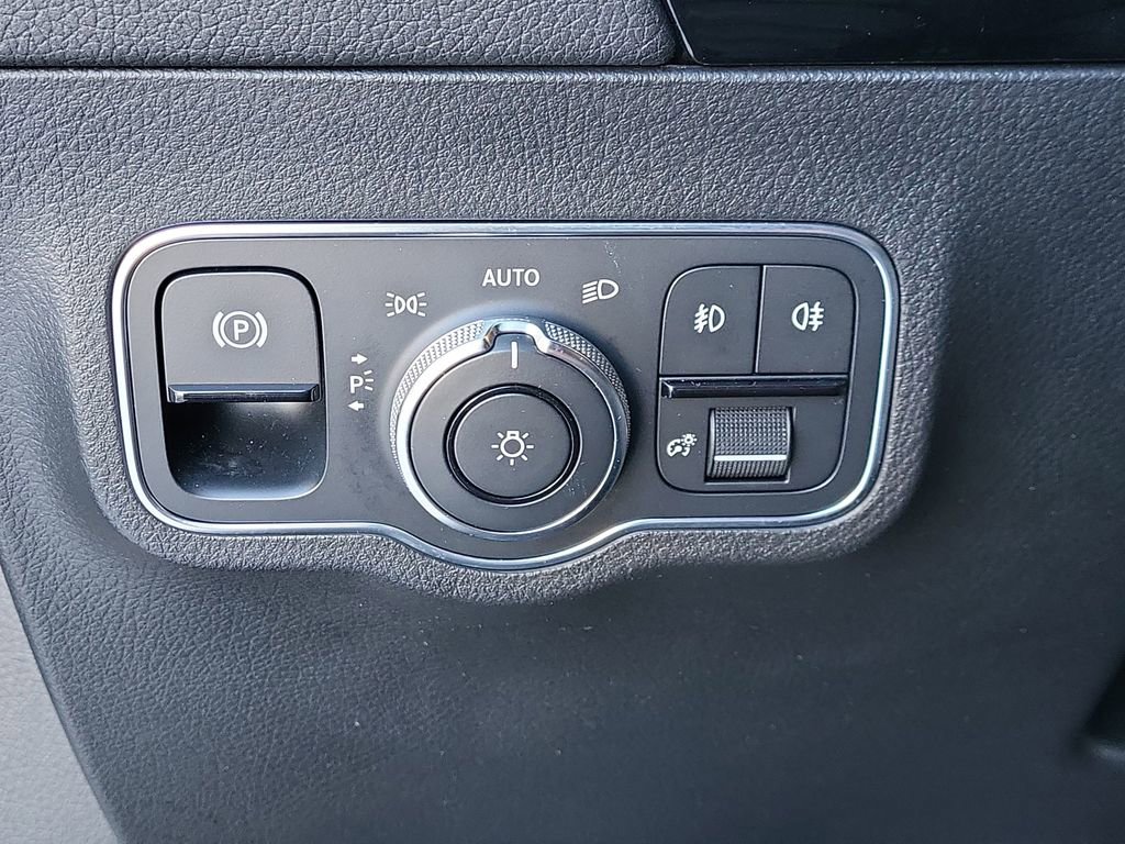 Certified 2021 Mercedes-Benz GLA 250 4MATIC image 21