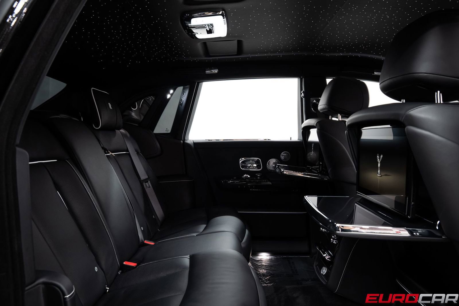 Used 2024 Rolls-Royce Phantom Sedan w/ The Phantom Package RWD image 39
