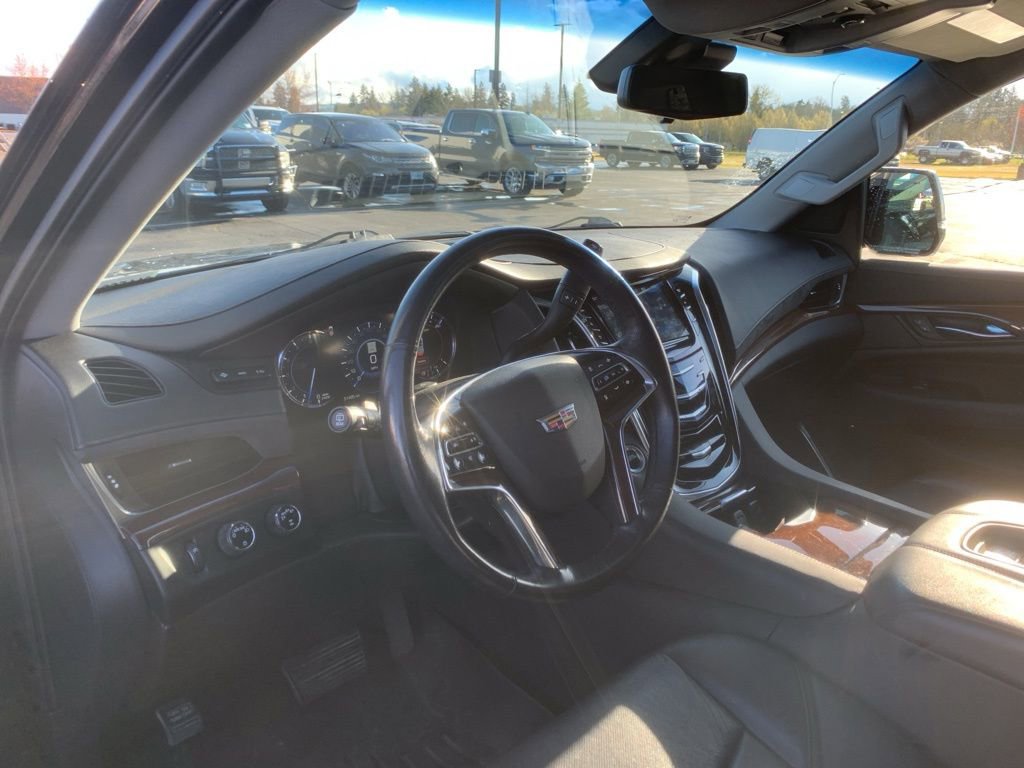 Used 2019 Cadillac Escalade Luxury image 8