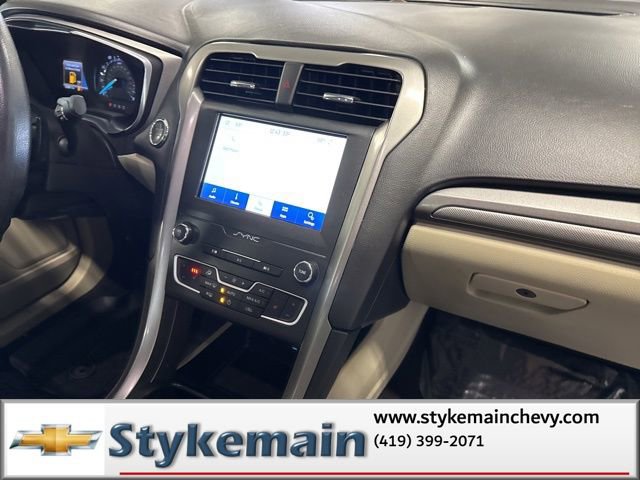 Used 2020 Ford Fusion SE AWD/4WD image 15