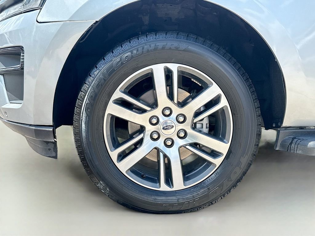 Used 2024 Ford Expedition XLT image 32