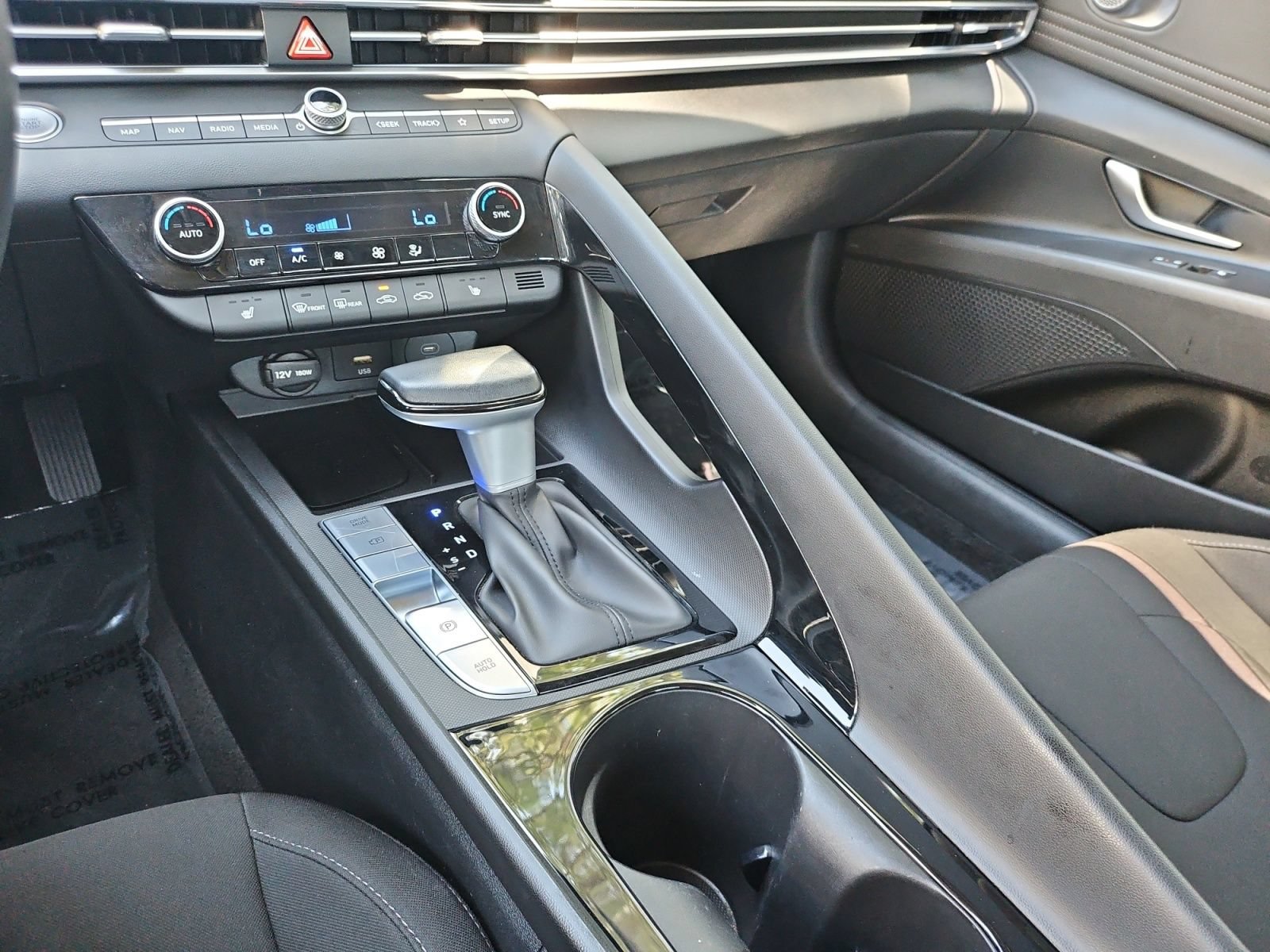Used 2025 Hyundai Elantra SEL FWD image 24