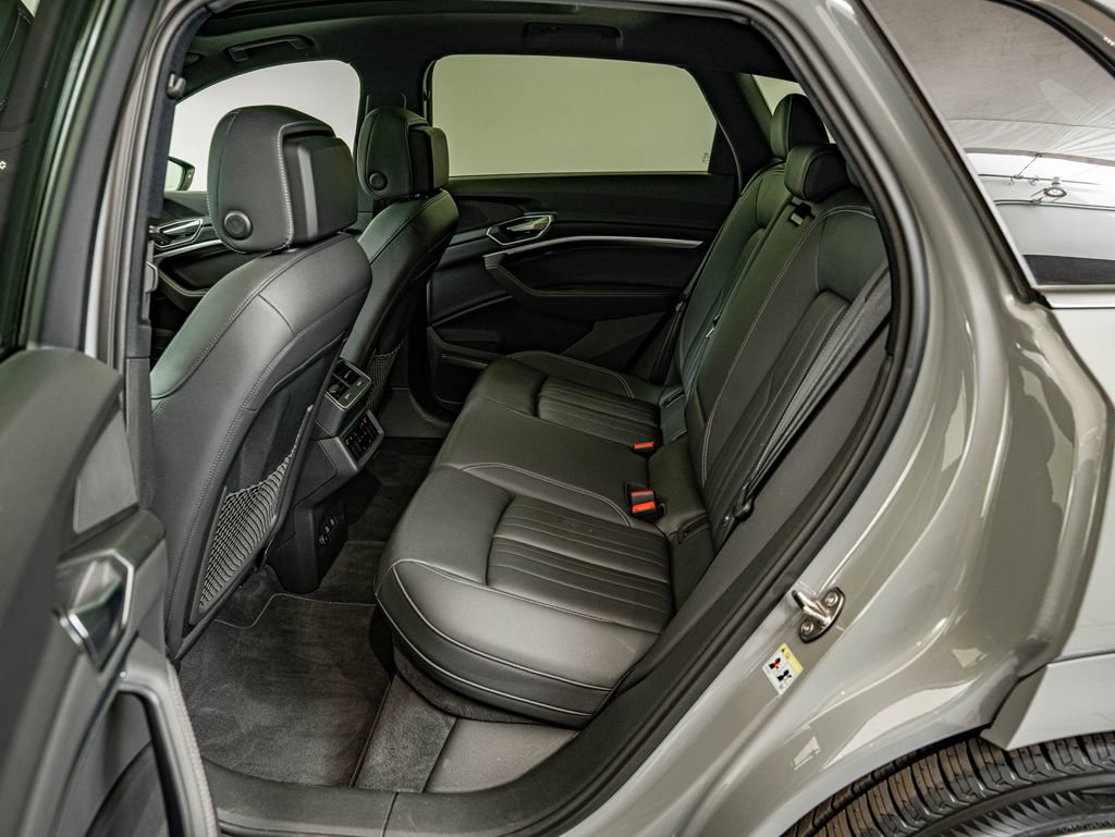 Used 2022 Audi e-tron Premium Plus w/ Premium Plus Package image 34