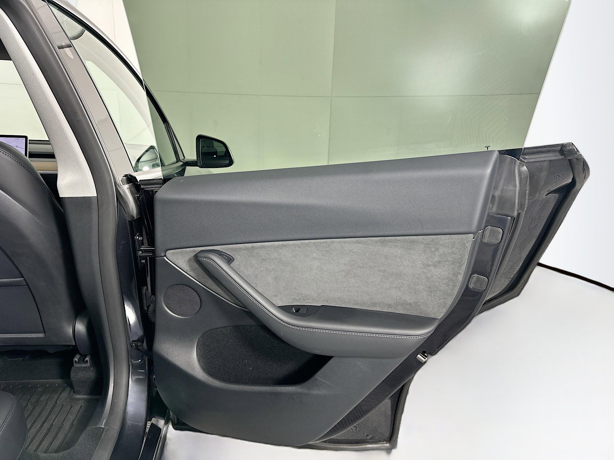 Used 2024 Tesla Model Y Performance AWD/4WD image 30
