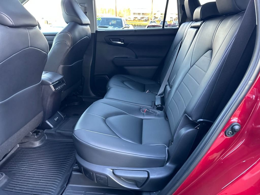 Used 2023 Toyota Highlander XLE image 14