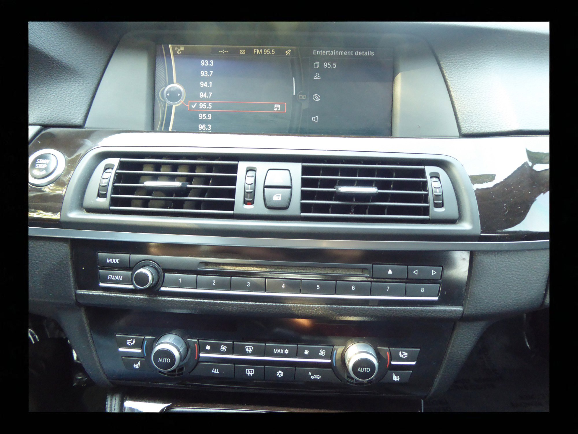 Used 2011 BMW 535i xDrive Sedan image 14