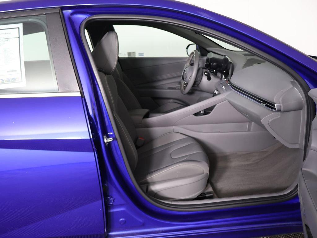 Used 2024 Hyundai Elantra SEL w/ Convenience Package FWD image 39