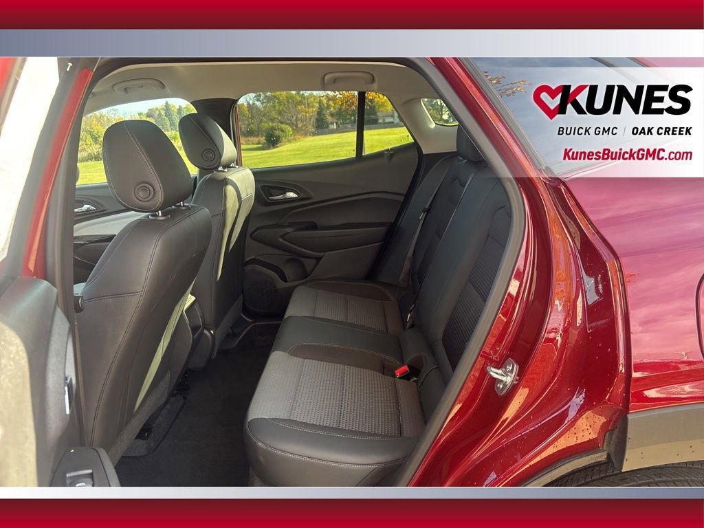 Used 2025 Chevrolet Trax LT image 22
