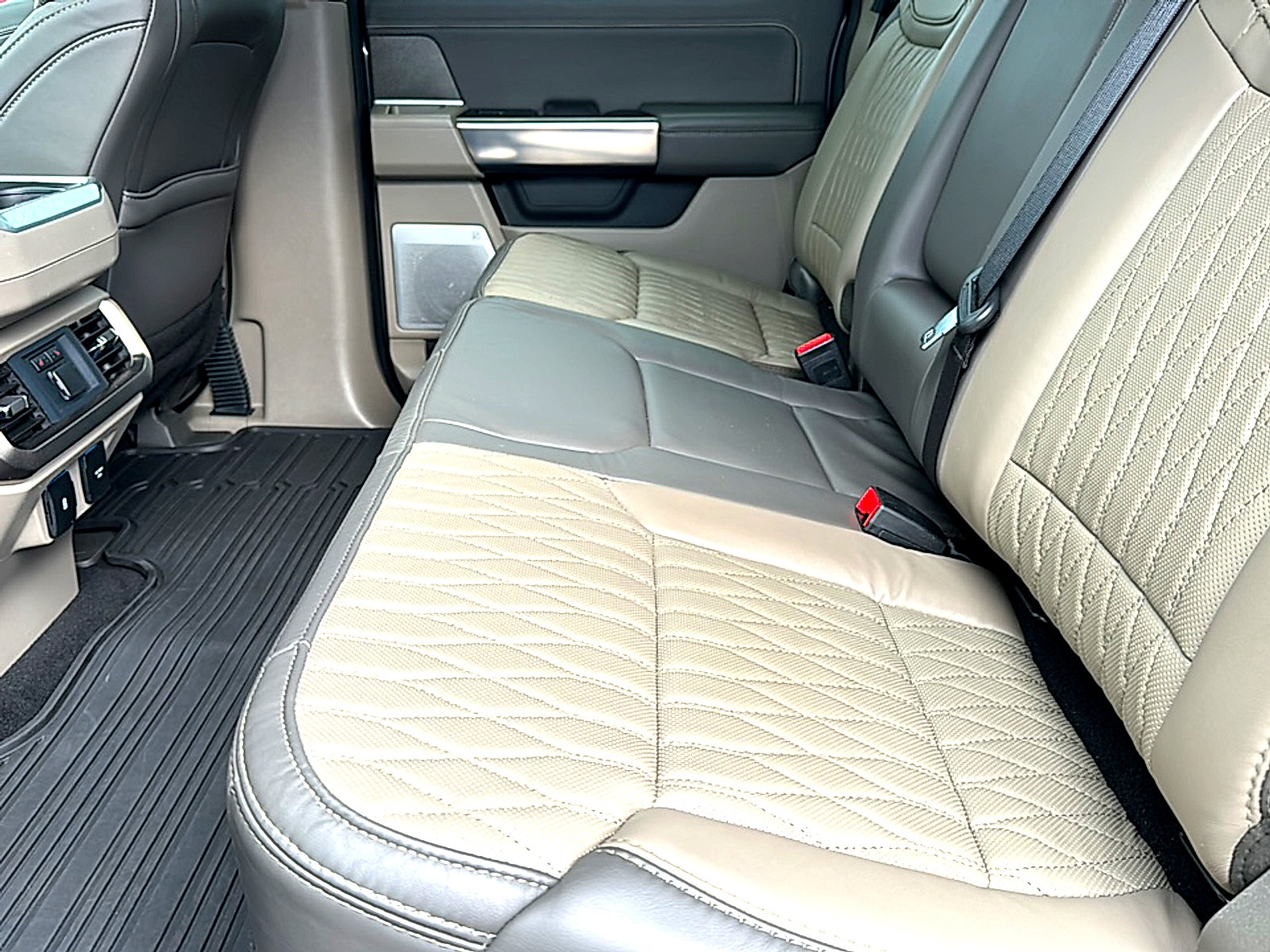 Used 2024 Ford F150 Platinum w/ Equipment Group 703A Plus image 19