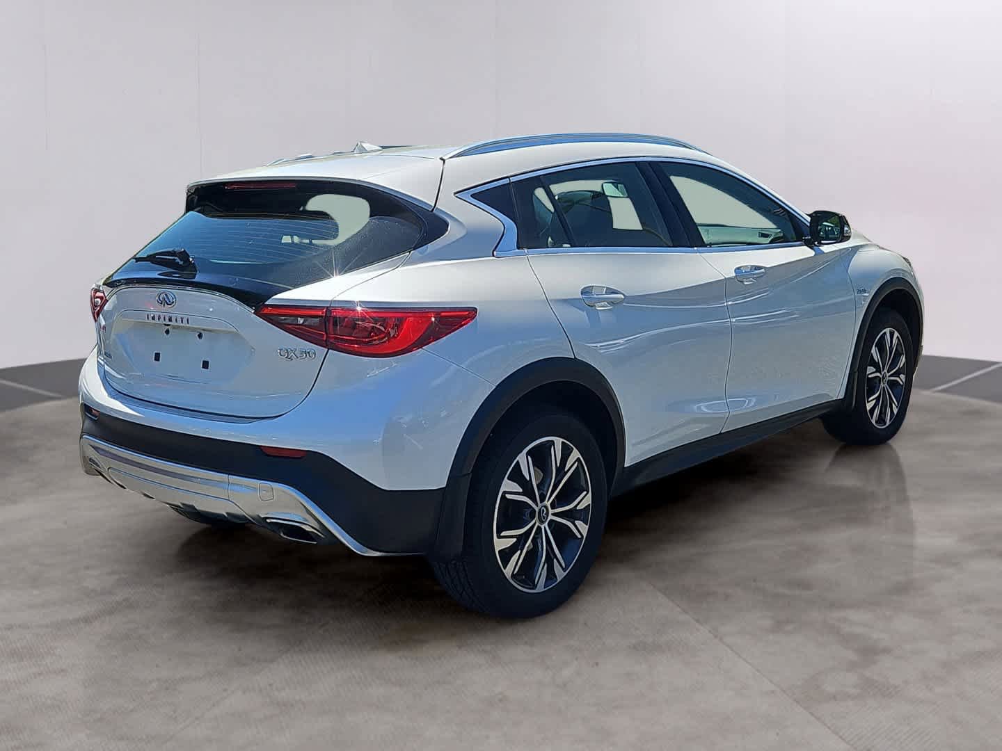 Used 2018 INFINITI QX30 AWD image 4