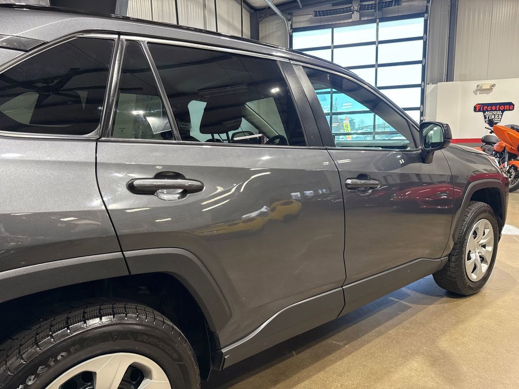 Used 2021 Toyota RAV4 LE AWD/4WD image 24