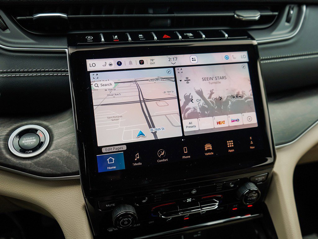 New 2025 Jeep Grand Cherokee Limited w/ Trailer Tow Package image 23