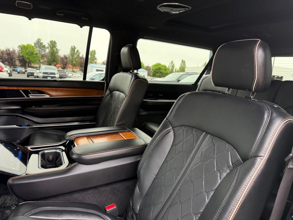 Used 2024 Jeep Grand Wagoneer L Series III AWD/4WD image 29