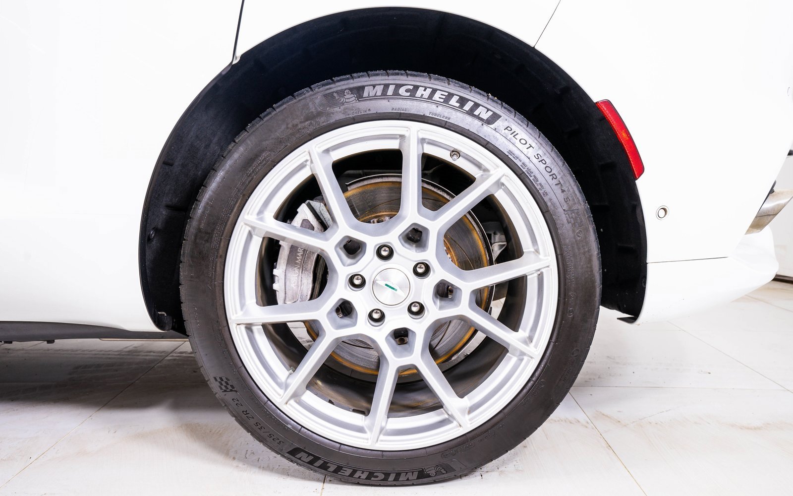 Used 2022 Aston Martin DBX image 12