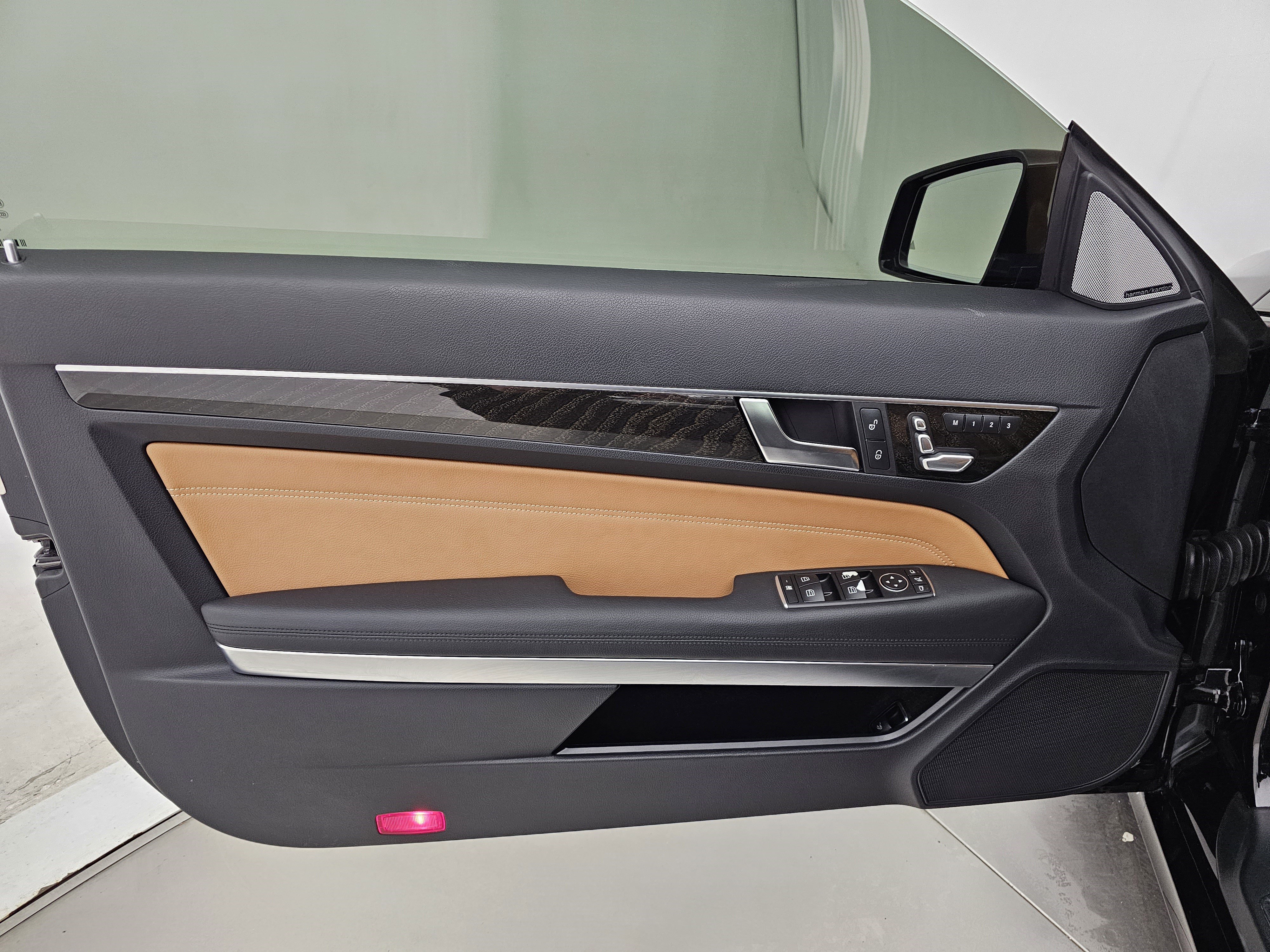 Used 2015 Mercedes-Benz E 400 4MATIC Coupe image 14