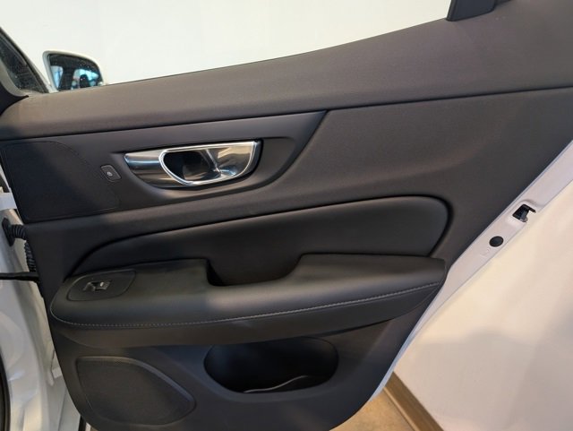 Used 2020 Volvo S60 T5 Momentum w/ Protection Package Premier image 27